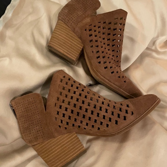 Vince Camuto Neeja Booties 7 W 
